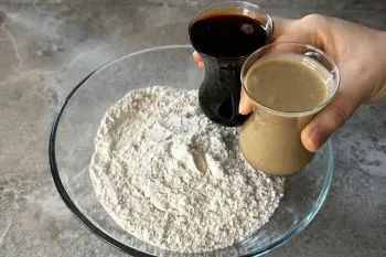 نان پوک و لایهای؛ نان پوک و لایه ای با ارده و شیره انگور برای صبحانه