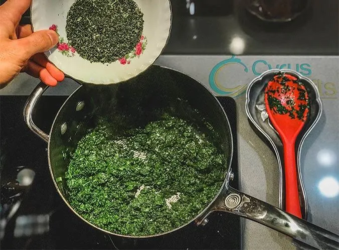 تصویر مرتبط با طرز تهیه ادویه قرمه سبزی خانگی برای عطری بی‌نظیر در خورشت