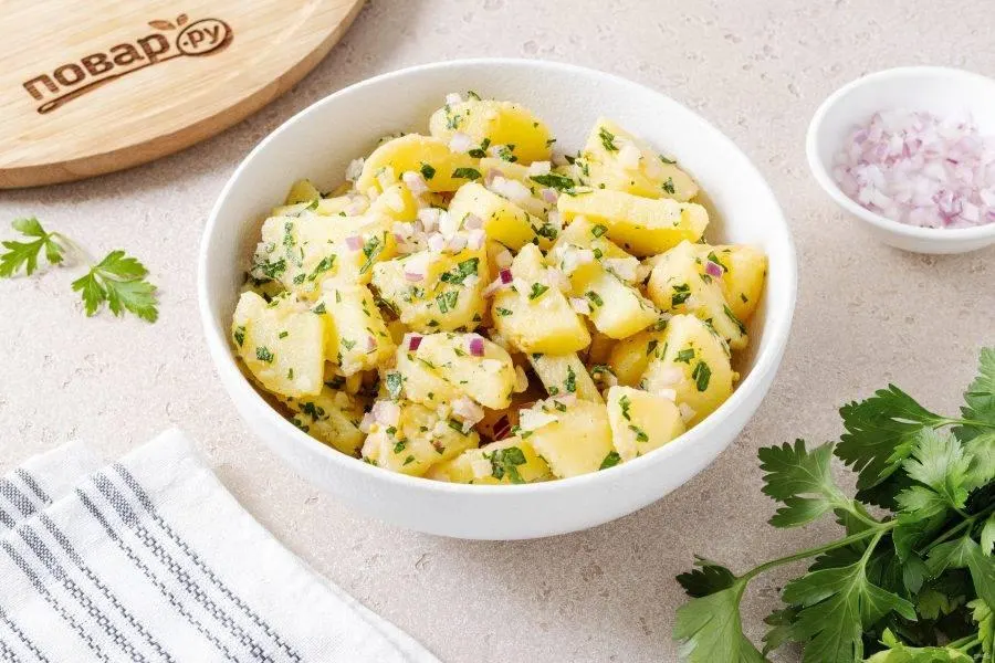 تصویر مرتبط با طرز تهیه سالاد سیب زمینی و پیاز؛ شام ساده و خوشمزه با مواد اولیه محدود