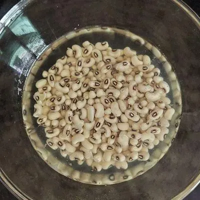 تصویر مرتبط با طرز تهیه سالاد تن ماهی با لوبیا چشم بلبلی؛ یک وعده سبک و مقوی