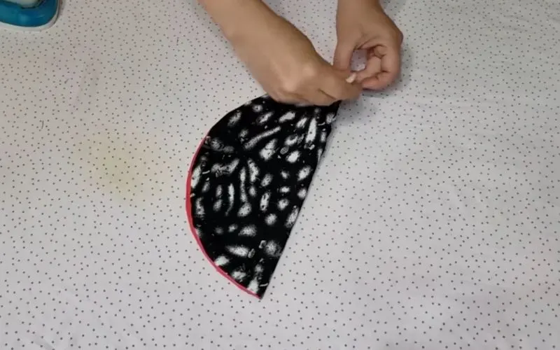 تصویر مرتبط با آموزش دوخت زیرلیوانی و دستگیری با ۱۰ سانت پارچه به روش ساده