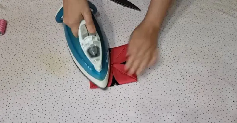 تصویر مرتبط با آموزش دوخت زیرلیوانی و دستگیری با ۱۰ سانت پارچه به روش ساده