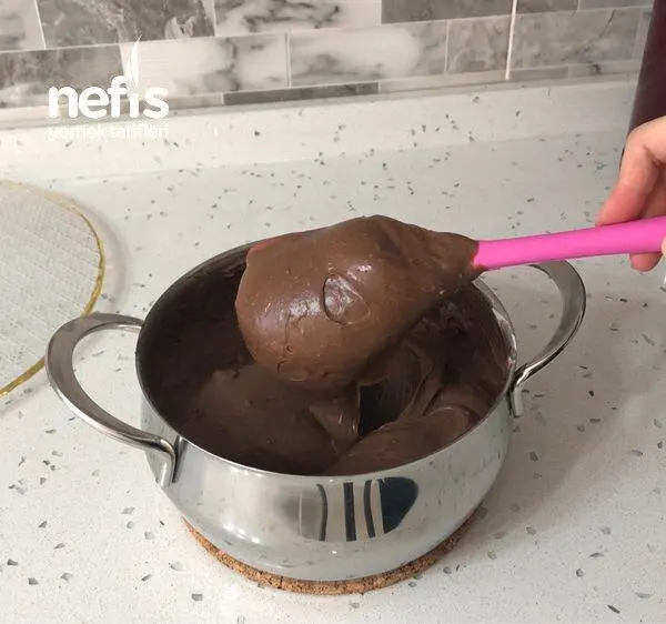 تصویر مرتبط با طرز تهیه کیک یخچالی موز و گردو؛ دسر ساده و بدون نیاز به فر