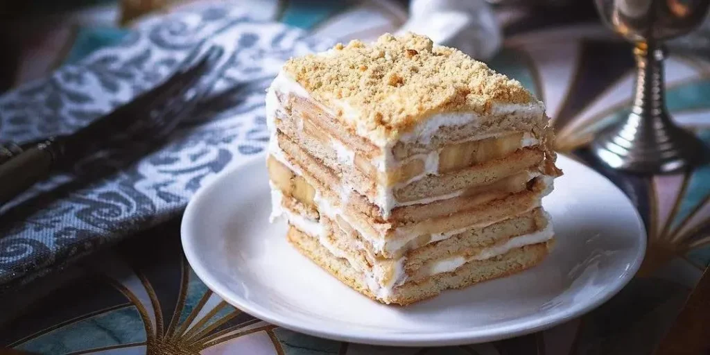 تصویر مرتبط با طرز تهیه کیک یخچالی موز و گردو؛ دسر ساده و بدون نیاز به فر