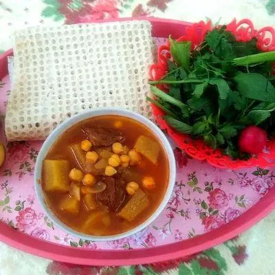 تصویر مرتبط با طرز تهیه آبگوشت کلم قمری همدانی با کشک؛ غذای سنتی و خوش‌عطر