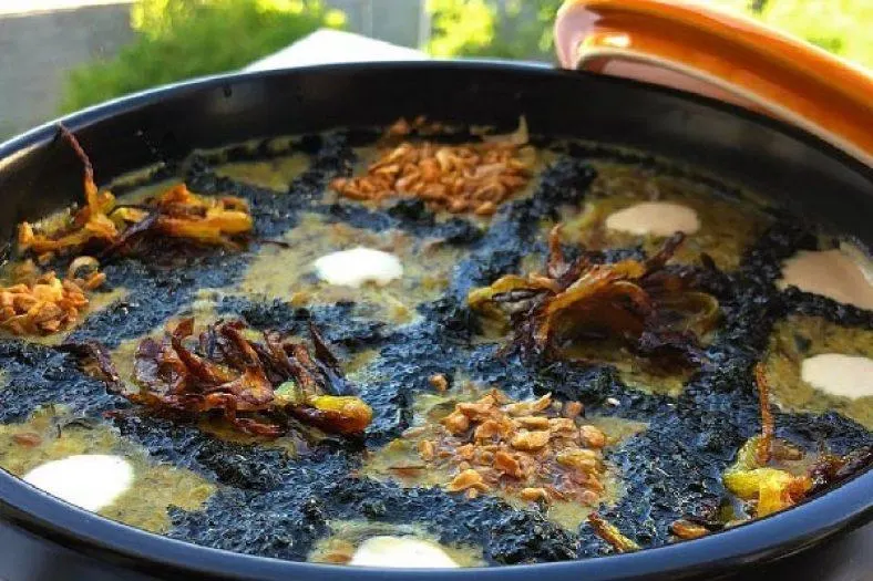 تصویر مرتبط با طرز تهیه آبگوشت کلم قمری همدانی با کشک؛ غذای سنتی و خوش‌عطر