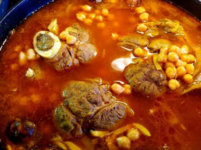 تصویر مرتبط با طرز تهیه آبگوشت کلم قمری همدانی با کشک؛ غذای سنتی و خوش‌عطر