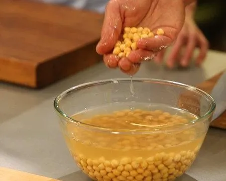 تصویر مرتبط با طرز تهیه آبگوشت کلم قمری همدانی با کشک؛ غذای سنتی و خوش‌عطر