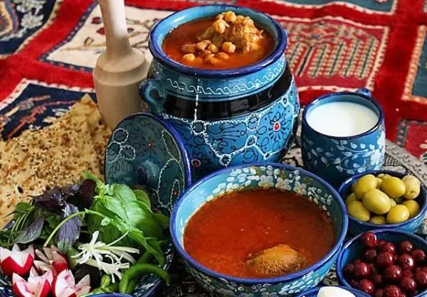 تصویر مرتبط با طرز تهیه آبگوشت کلم قمری همدانی با کشک؛ غذای سنتی و خوش‌عطر