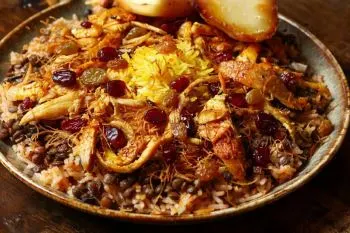 ظرف مانی پلو دامغانی با مرغ و زرشک