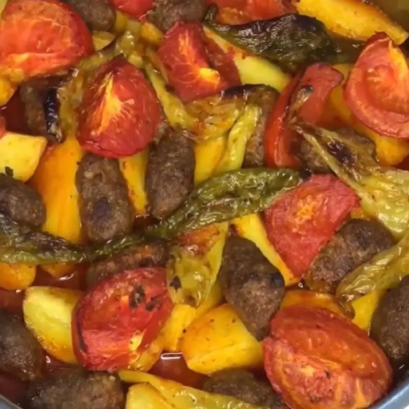 ورز دادن مایه کوفته با دست
