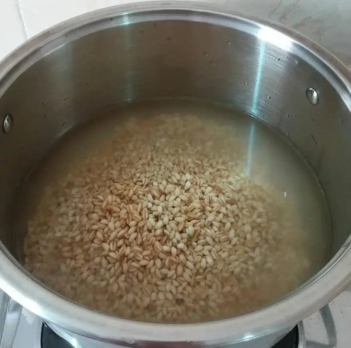 تصویر مرتبط با طرز تهیه حلیم شیر اصفهانی؛ صبحانه‌ای کشدار و خوش‌طعم با شیر و گوشت