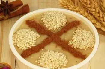 کاسه حلیم شیر اصفهانی با بافت کشدار و تزئین دارچین