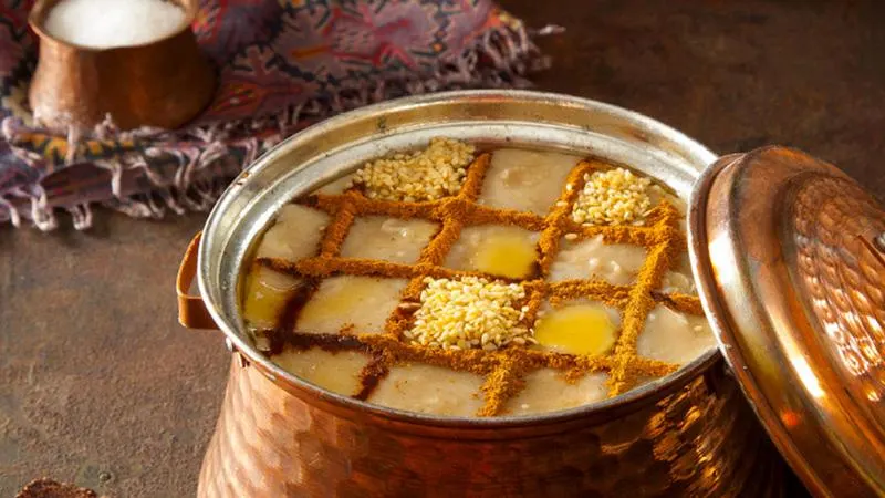 تصویر مرتبط با طرز تهیه حلیم شیر اصفهانی؛ صبحانه‌ای کشدار و خوش‌طعم با شیر و گوشت
