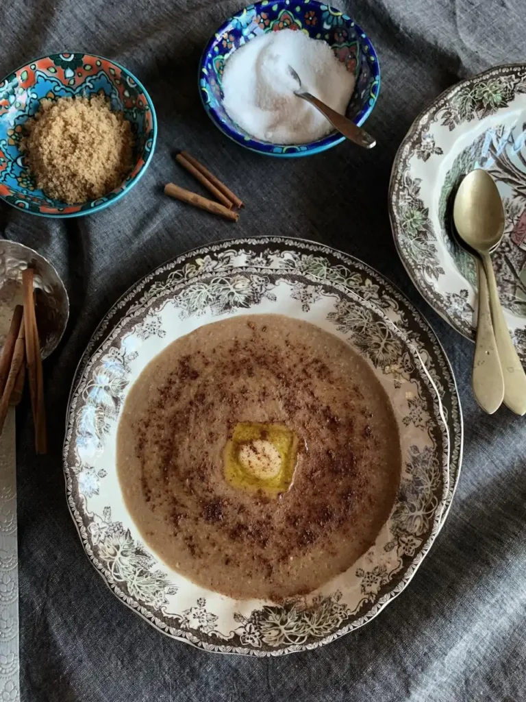 تصویر مرتبط با طرز تهیه حلیم شیر اصفهانی؛ صبحانه‌ای کشدار و خوش‌طعم با شیر و گوشت