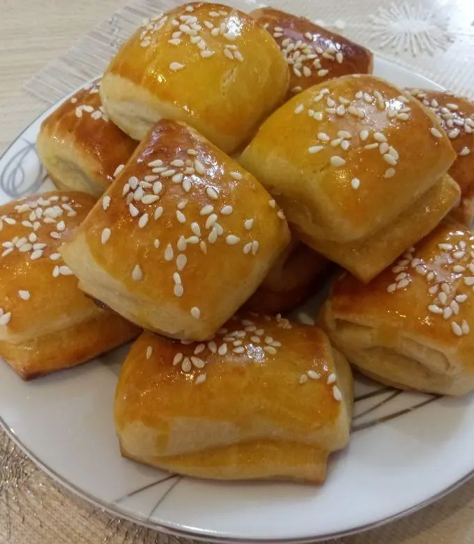 تصویر مرتبط با طرز تهیه شیرینی دانمارکی گل محمدی نرم و خوشعطر در خانه