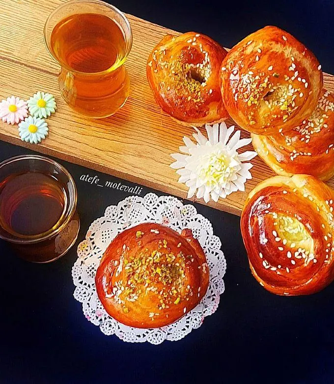 تصویر مرتبط با طرز تهیه شیرینی دانمارکی گل محمدی نرم و خوشعطر در خانه