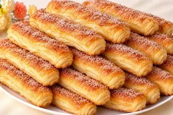 رول سیب و دارچین خانگی با خمیر لطیف و مایه سیب کاراملی