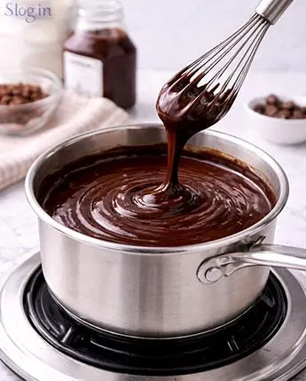 تصویر مرتبط با طرز تهیه کیک شکلات داغ با بافت نرم و سس شکلاتی لذیذ