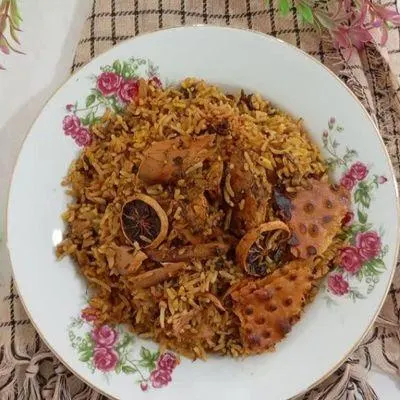 تصویر مرتبط با طرز تهیه پلو بندری با تن ماهی؛ غذای جنوبی خوش‌عطر و تند