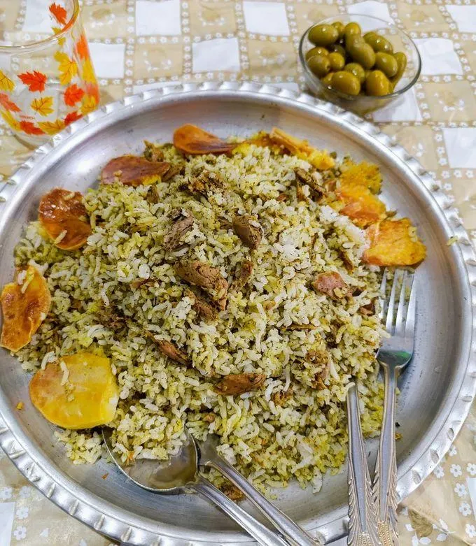 تصویر مرتبط با طرز تهیه پلو بندری با تن ماهی؛ غذای جنوبی خوش‌عطر و تند