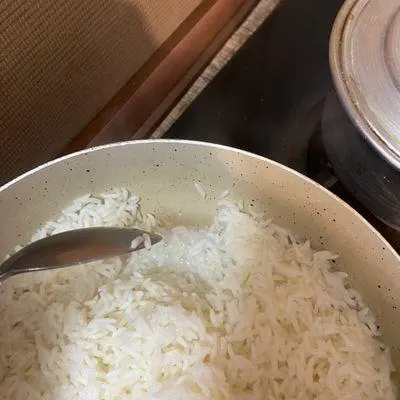تصویر مرتبط با طرز تهیه پلو بندری با تن ماهی؛ غذای جنوبی خوش‌عطر و تند