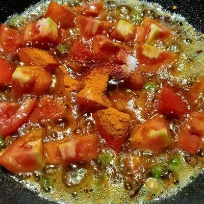 تصویر مرتبط با طرز تهیه پلو بندری با تن ماهی؛ غذای جنوبی خوش‌عطر و تند