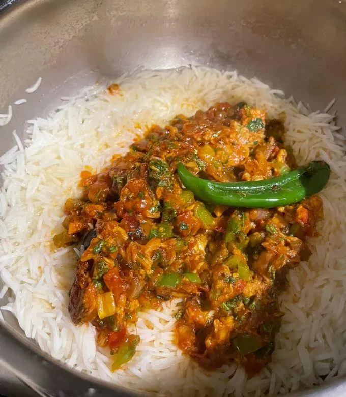 تصویر مرتبط با طرز تهیه پلو بندری با تن ماهی؛ غذای جنوبی خوش‌عطر و تند