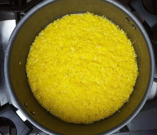 تصویر مرتبط با طرز تهیه پلو بندری با تن ماهی؛ غذای جنوبی خوش‌عطر و تند