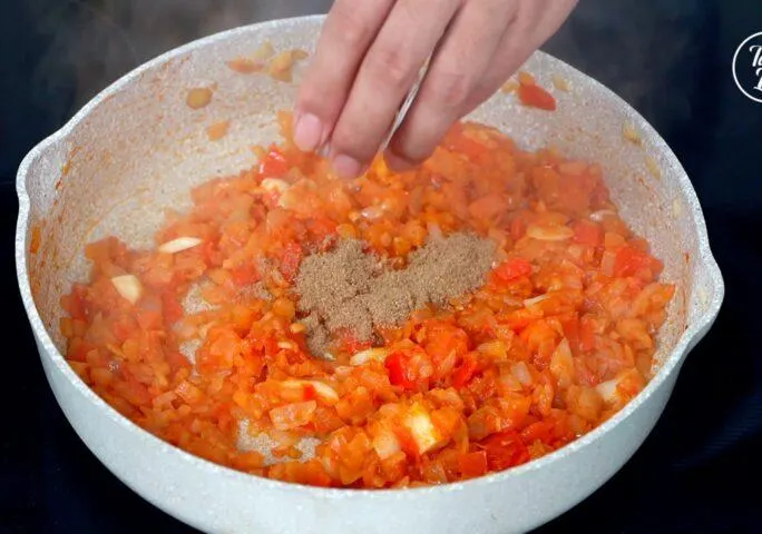 تصویر مرتبط با طرز تهیه پلو بندری با تن ماهی؛ غذای جنوبی خوش‌عطر و تند