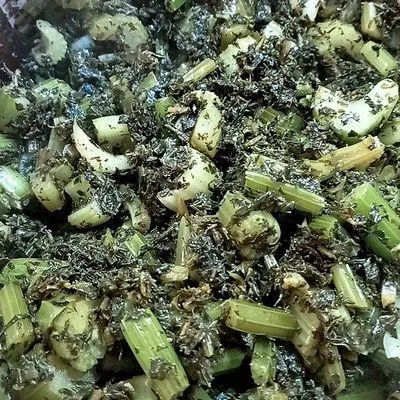 تصویر مرتبط با طرز تهیه خورشت کرفس با گوشت؛ خورشتی خوشعطر و جاافتاده با طعمی بینظیر