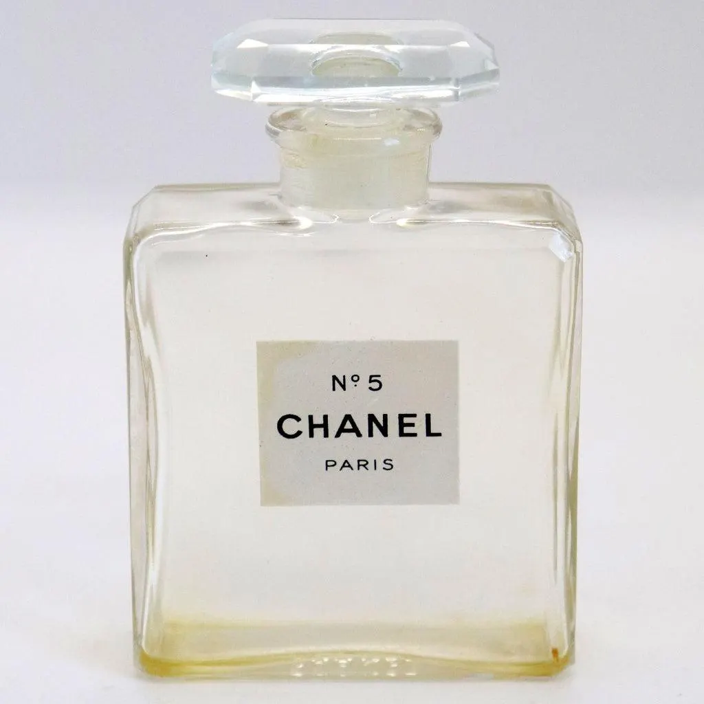 بطری عطر او ساواج دیور با رایحه مرکباتی و آروماتیک