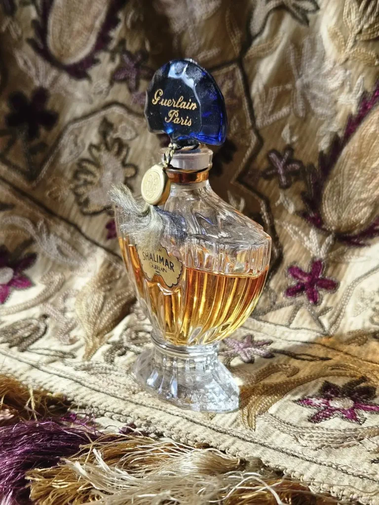 شیشه فلزی و سبز عطر پاکو رابان پور هوم با رایحه آروماتیک