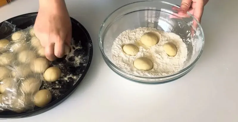 تصویر مرتبط با روش ساده تهیه خمیر یوفکای خانگی نازک و کاغذی روی گاز