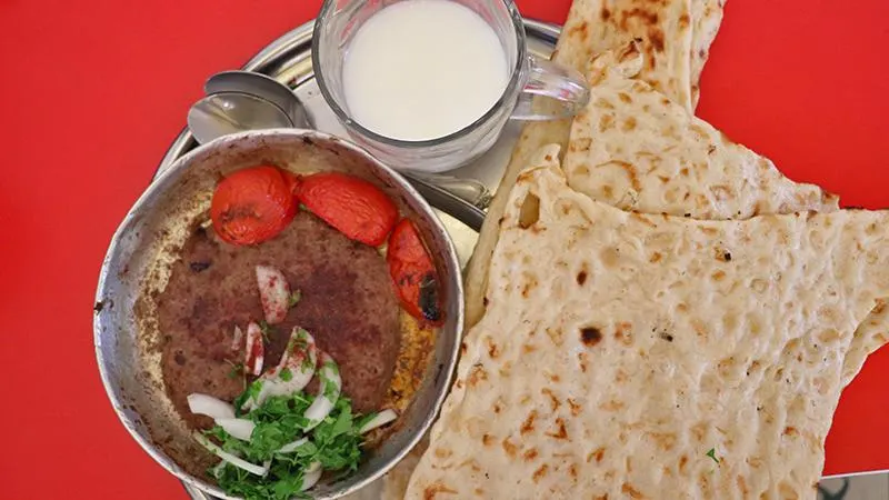 تصویر مرتبط با طرز تهیه تاوا کبابی تبریزی؛ کبابی آبدار و خوشطعم در تابه