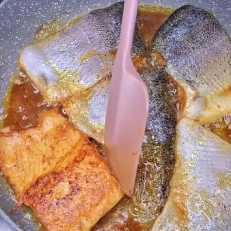 تصویر مرتبط با روش ساده سرخ کردن ماهی بدون پوست با طعمی خوش و بدون بوی زهم