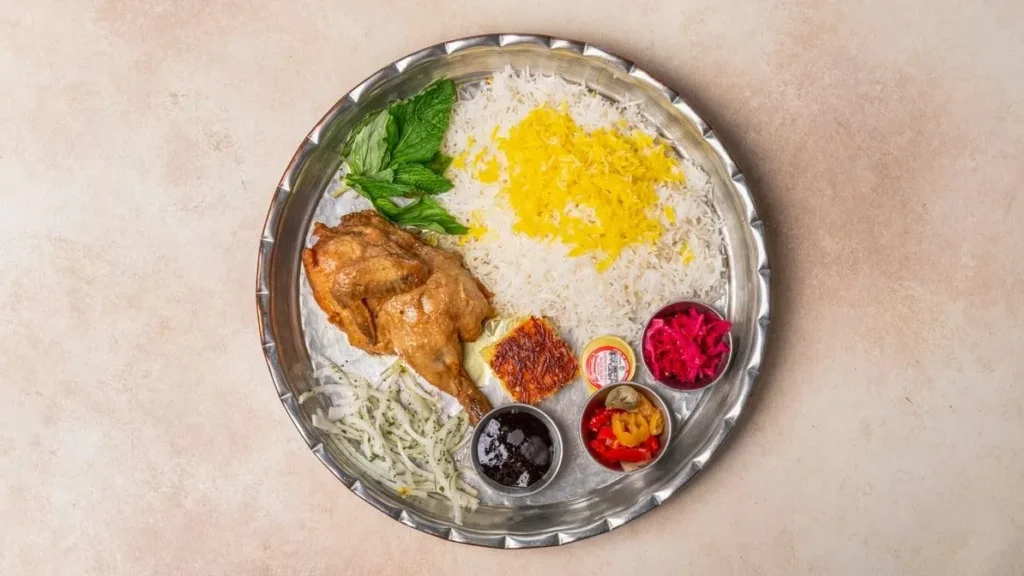 تصویر مرتبط با طرز تهیه مرغ مشهدی زعفرانی در ۵ مرحله ساده و خوشعطر
