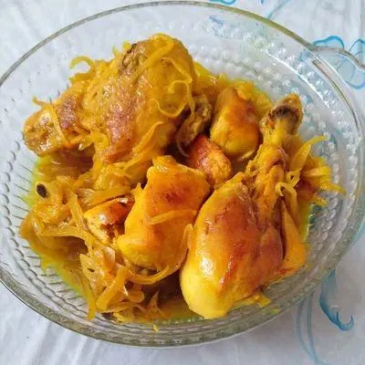 پیاز خلالی طلایی با چوب دارچین و برگ بو