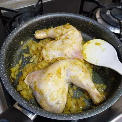 تصویر مرتبط با طرز تهیه مرغ مشهدی زعفرانی در ۵ مرحله ساده و خوشعطر