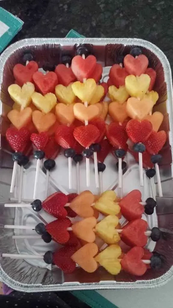 تصویر مرتبط با ۵۰ ایده خلاقانه تزیین میوه با سیخ چوبی برای مهمانی و دورهمی
