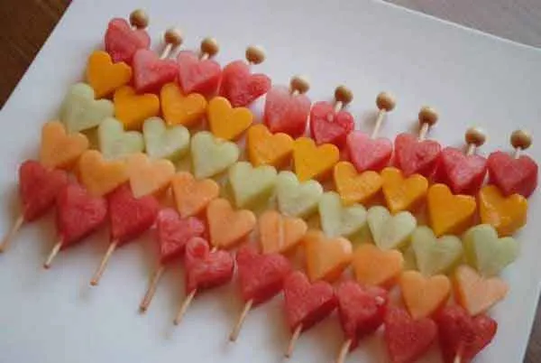 تصویر مرتبط با ۵۰ ایده خلاقانه تزیین میوه با سیخ چوبی برای مهمانی و دورهمی
