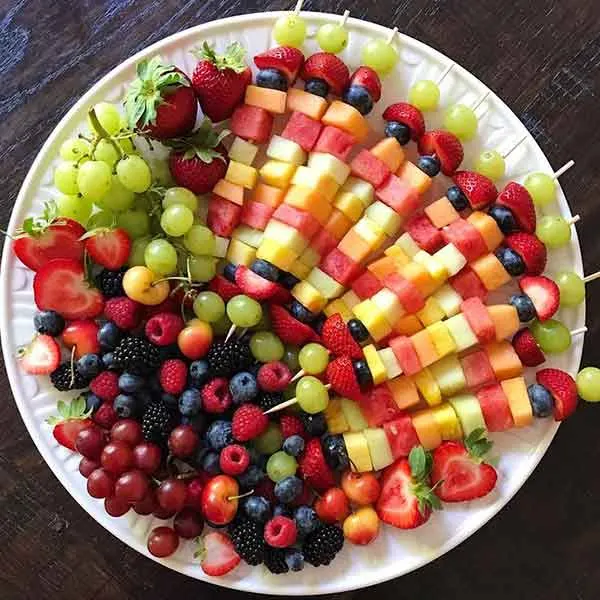 تصویر مرتبط با ۵۰ ایده خلاقانه تزیین میوه با سیخ چوبی برای مهمانی و دورهمی