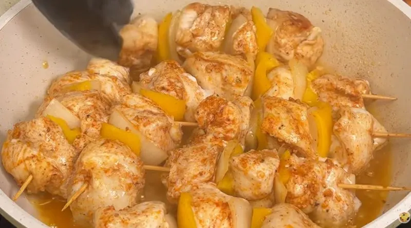 تصویر مرتبط با روش تهیه جوجه کباب سیخی خوشطعم و آسان بدون نیاز به زغال