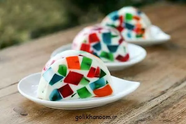 تصویر مرتبط با ایده‌های جذاب برای تزیین ژله خرده شیشه در قالب‌های تک نفره