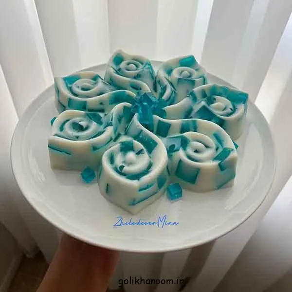 تصویر مرتبط با ایده‌های جذاب برای تزیین ژله خرده شیشه در قالب‌های تک نفره