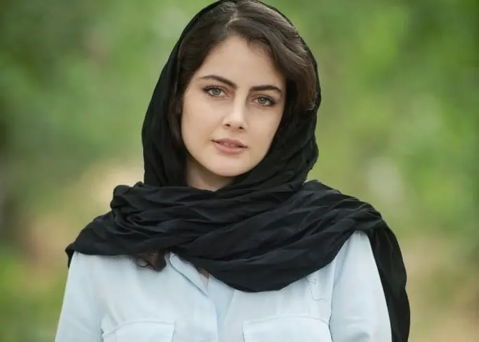 فرزانه فرنام با گریم نقش خجسته در سریال بامداد خمار
