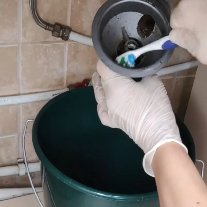 بررسی نشتی پس از نصب مجدد قطعات سینک