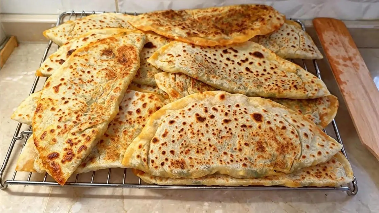 تصویر گوزلمه اسفناج با خمیر ترد و پنیر