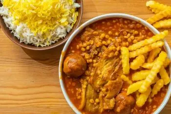خورش قیمه بادمجان با گوشت چرخ کرده و لپه