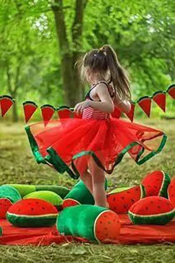 تصویر مرتبط با مدل‌های شیک لباس دخترانه برای شب یلدا با طرح‌های جذاب و رنگ‌های سنتی